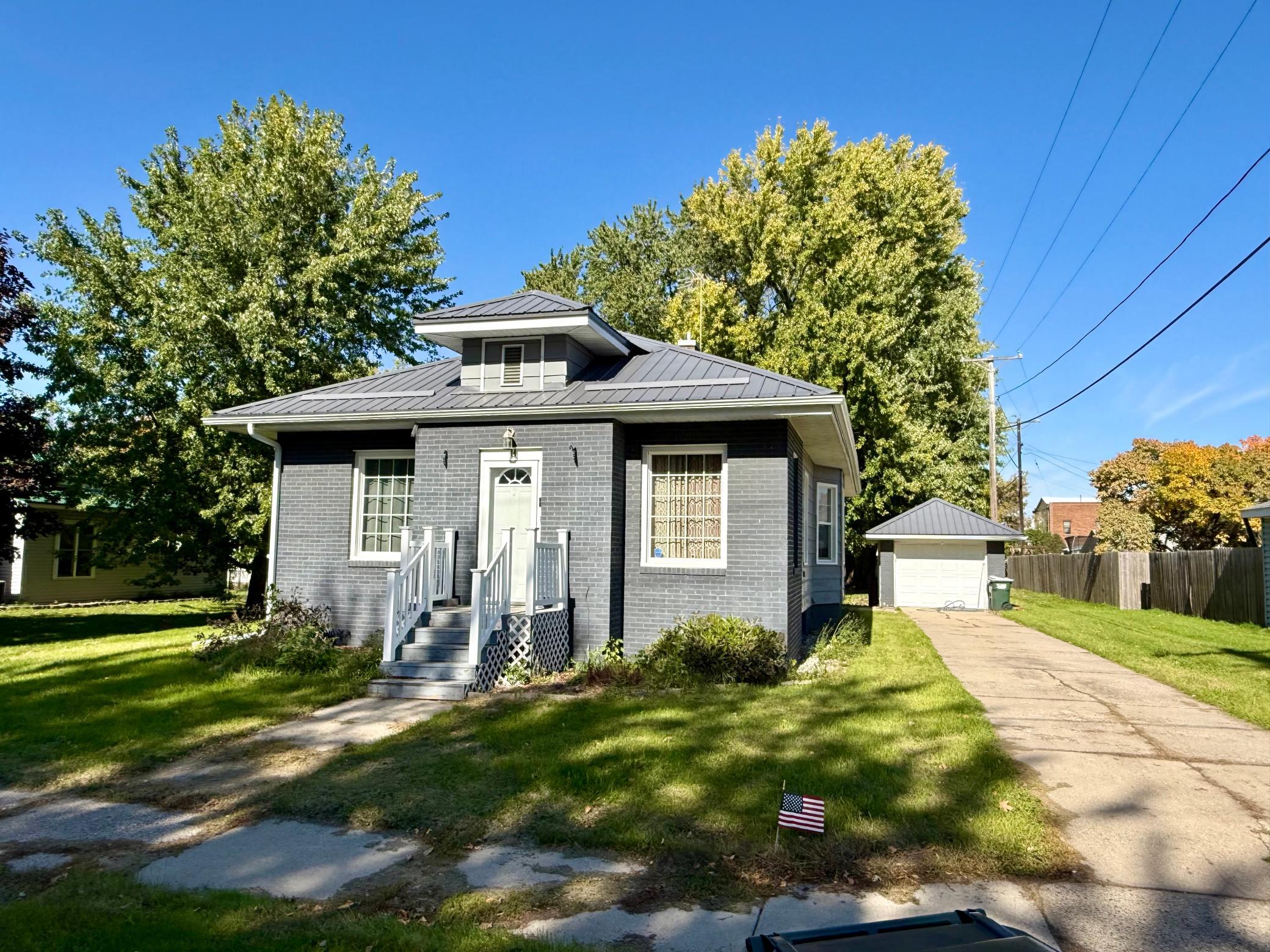 14 W Oak Street