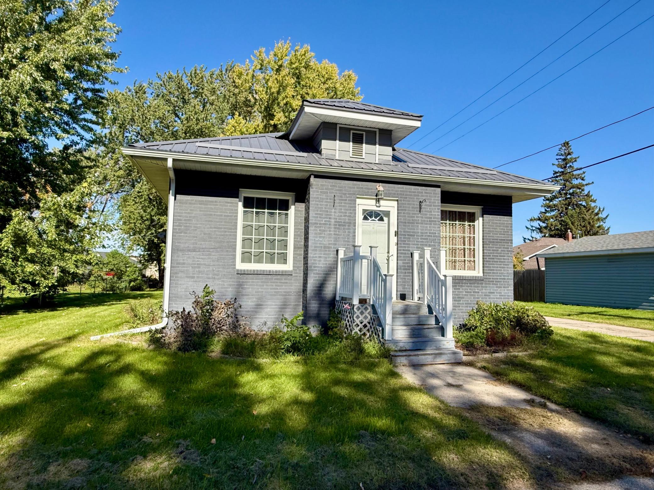 14 W Oak Street