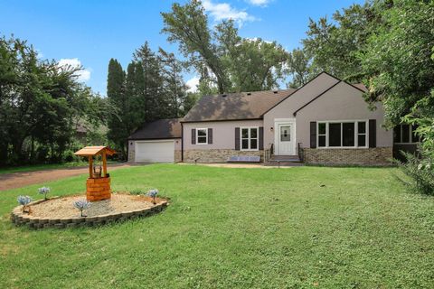770 Viking Drive E Maplewood MN 55117