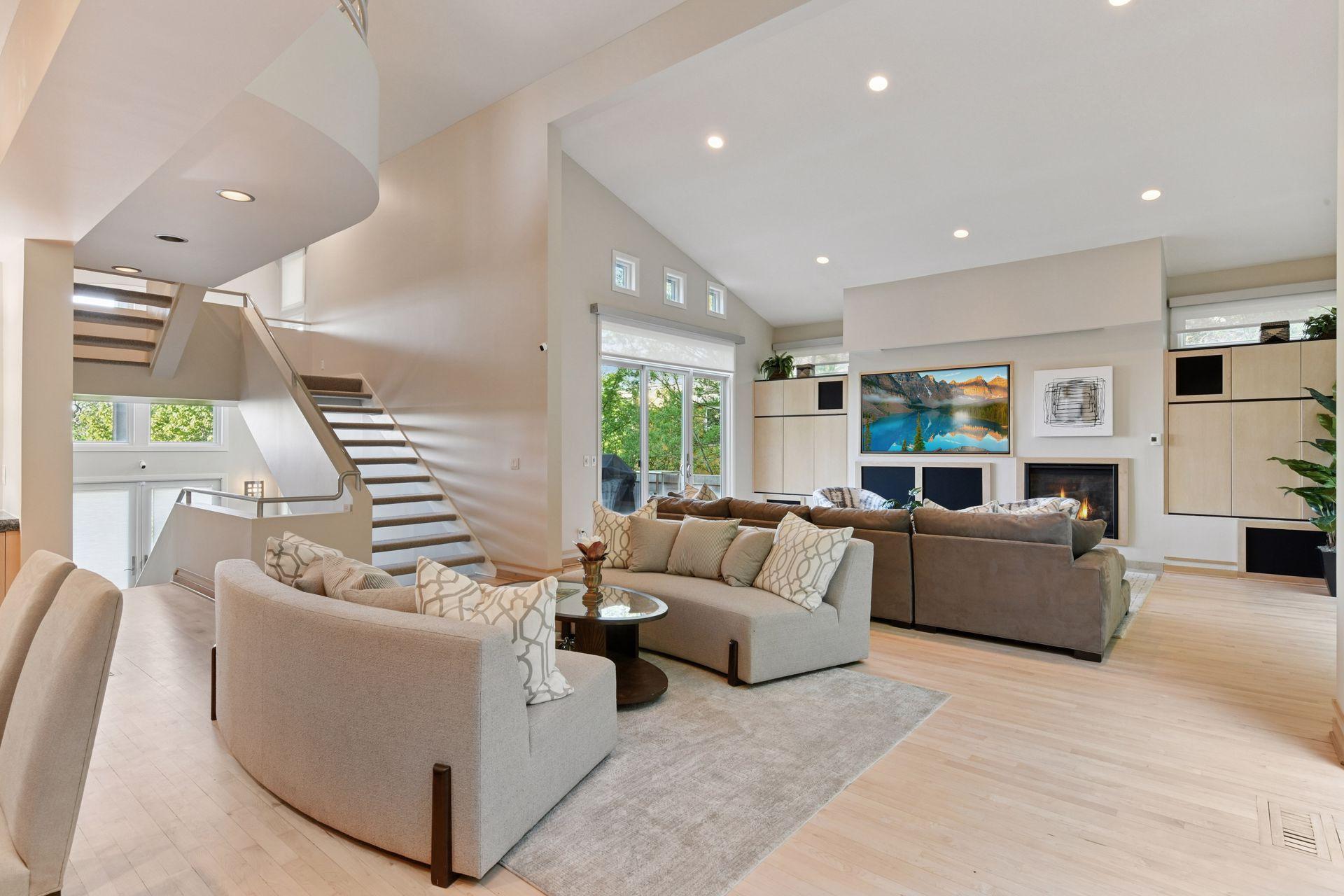 903 Kenwood Parkway