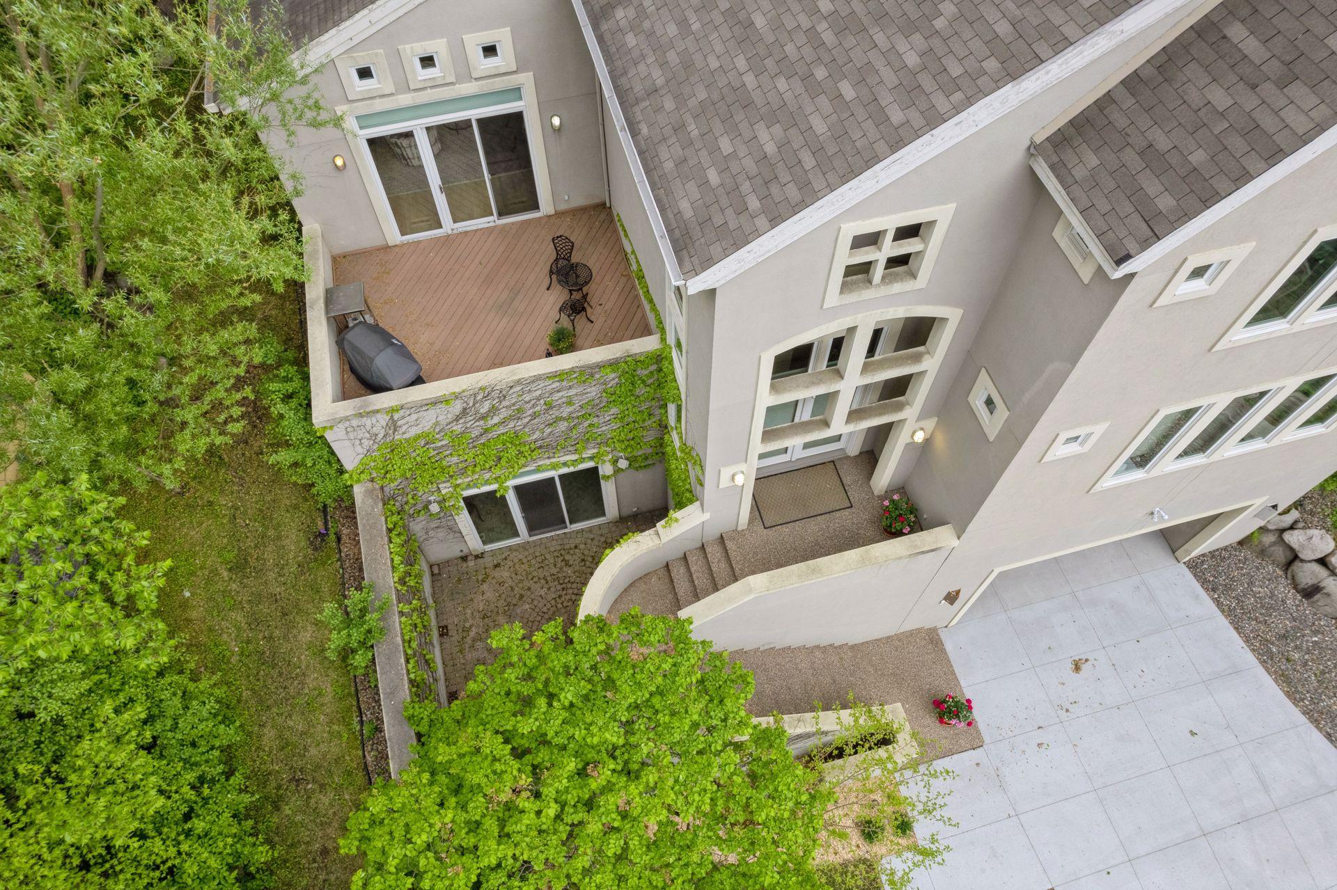 903 Kenwood Parkway