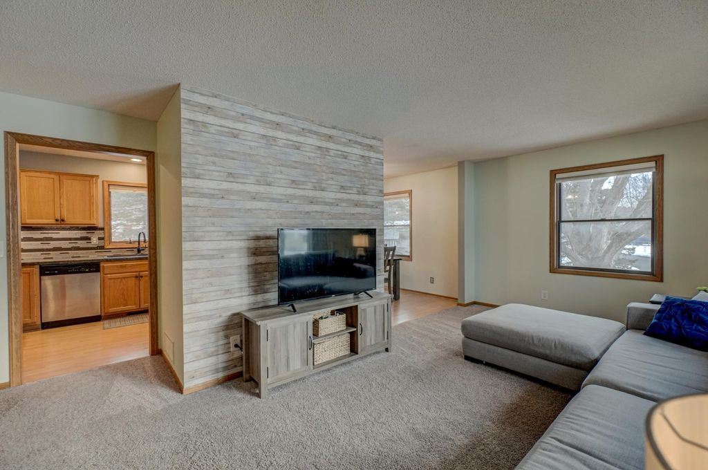 Photo of 811 Fox Tree Lane N, Hudson, WI 54016 (MLS # 6825311)