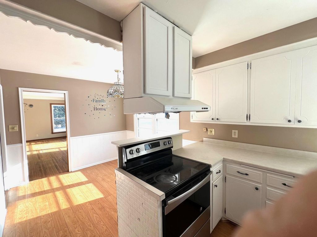 Photo of 1415 Burke Avenue W, Roseville, MN 55113 (MLS # 7012032)