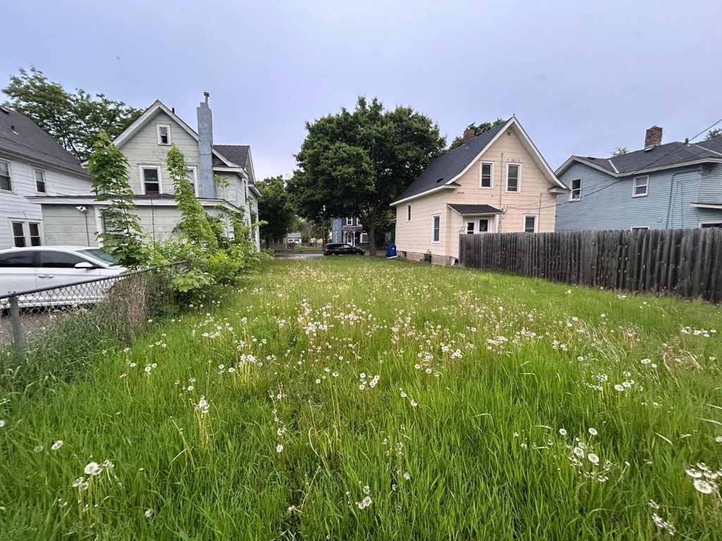 Photo of 562 Western Avenue N, Saint Paul, MN 55103 (MLS # 7002389)