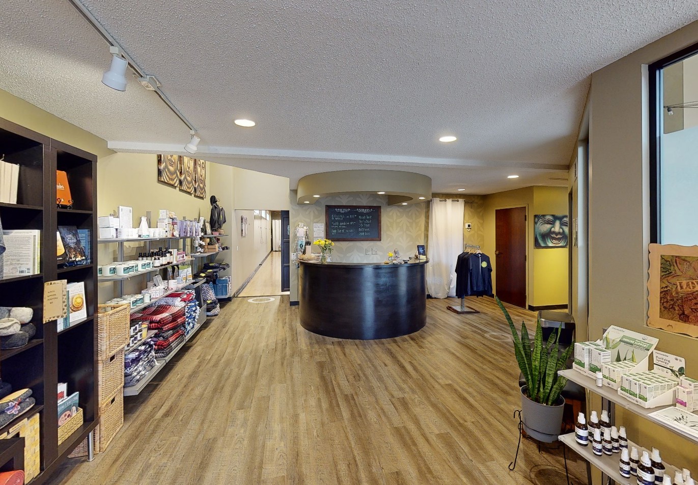 99 Snelling Avenue N