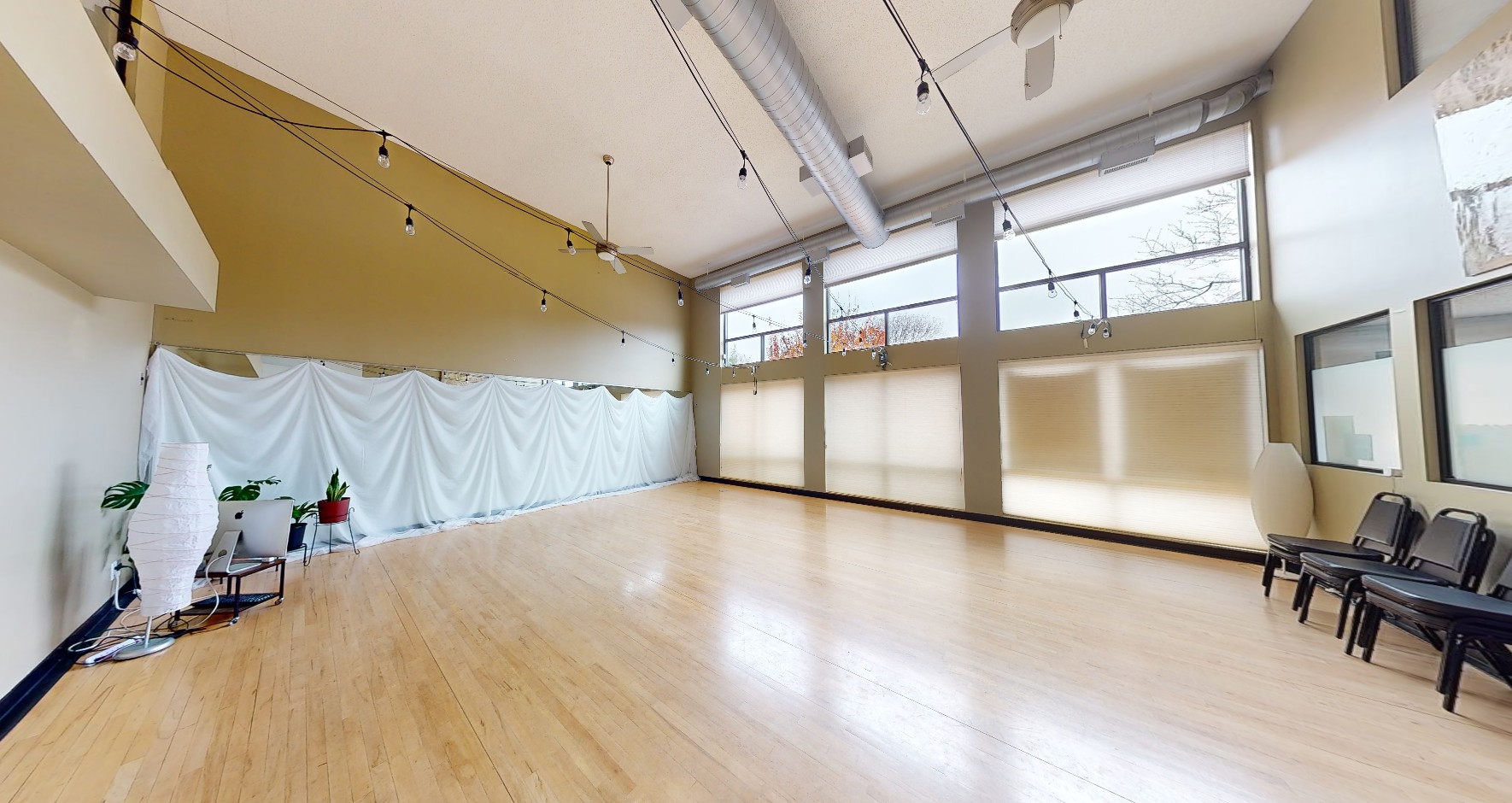 99 Snelling Avenue N