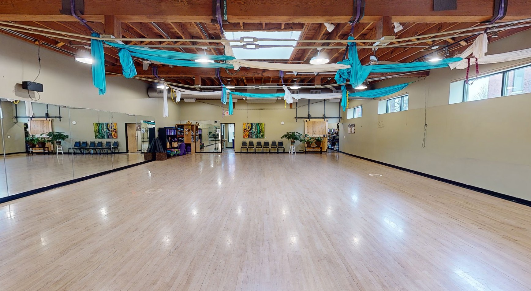 99 Snelling Avenue N