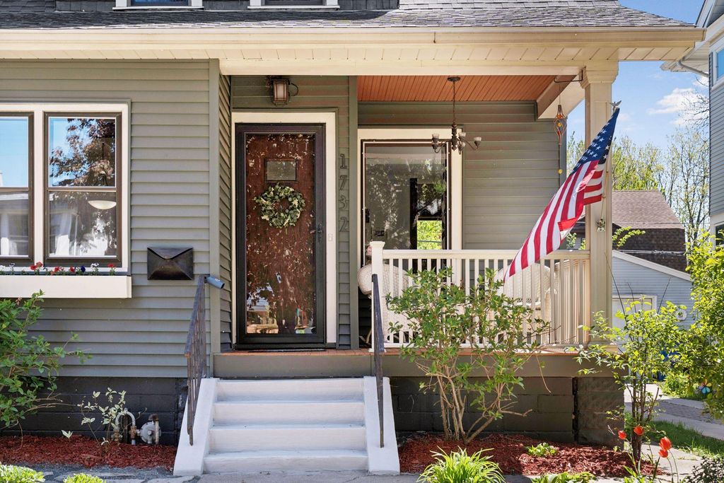 Photo of 1732 Hague Avenue, Saint Paul, MN 55104 (MLS # 7074371)