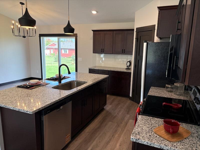 320 Stoneridge Lane NE