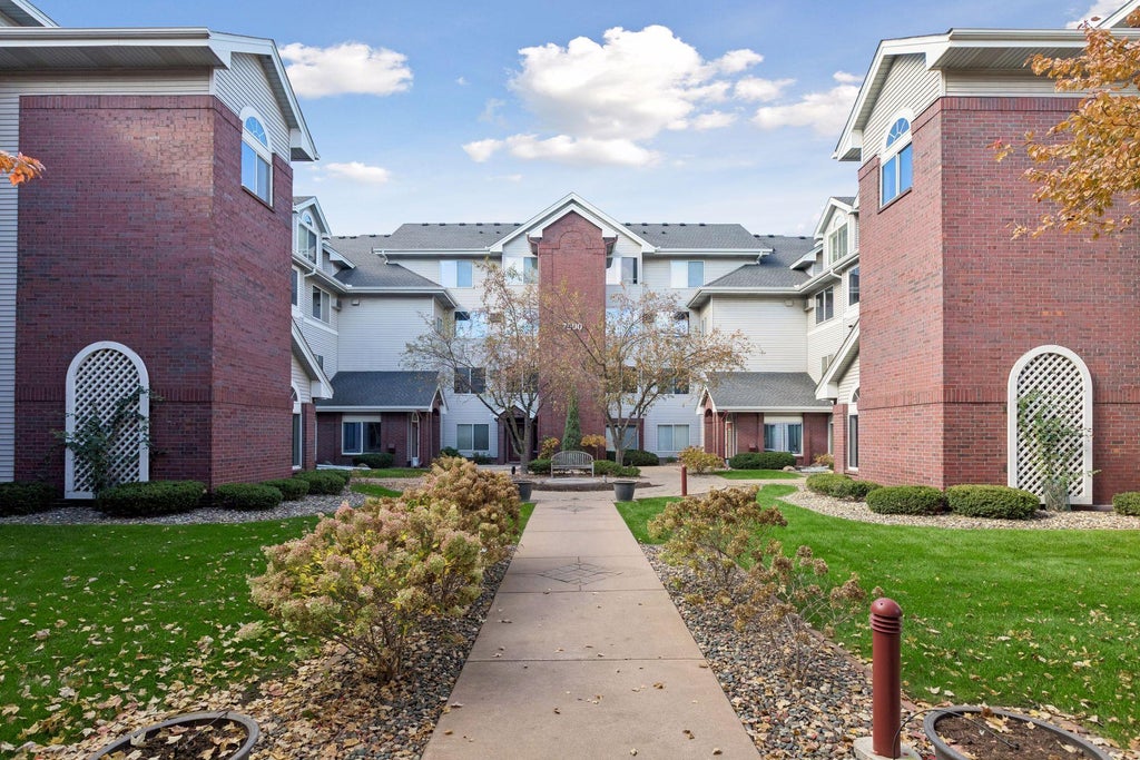 Photo of 7500 Edinborough Way #3304, Edina, MN 55435 (MLS # 7163270)