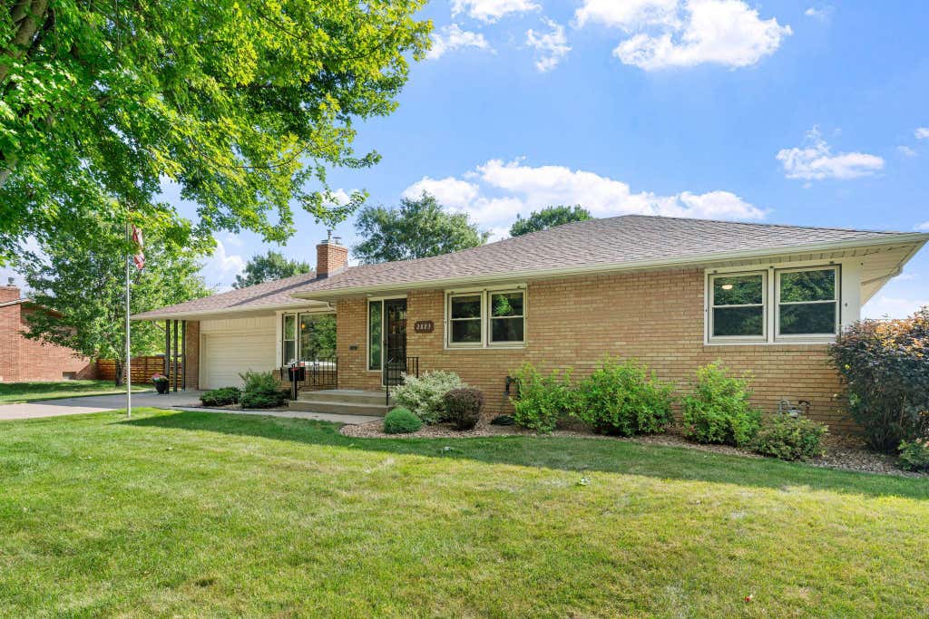 Photo of 2823 Silver Lake Road NE, Saint Anthony, MN 55418 (MLS # 7129173)