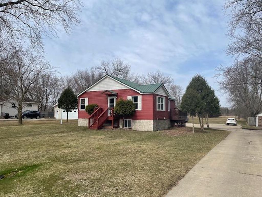 Photo of 1401 30th Avenue NE, Austin, MN 55912 (MLS # 7043102)