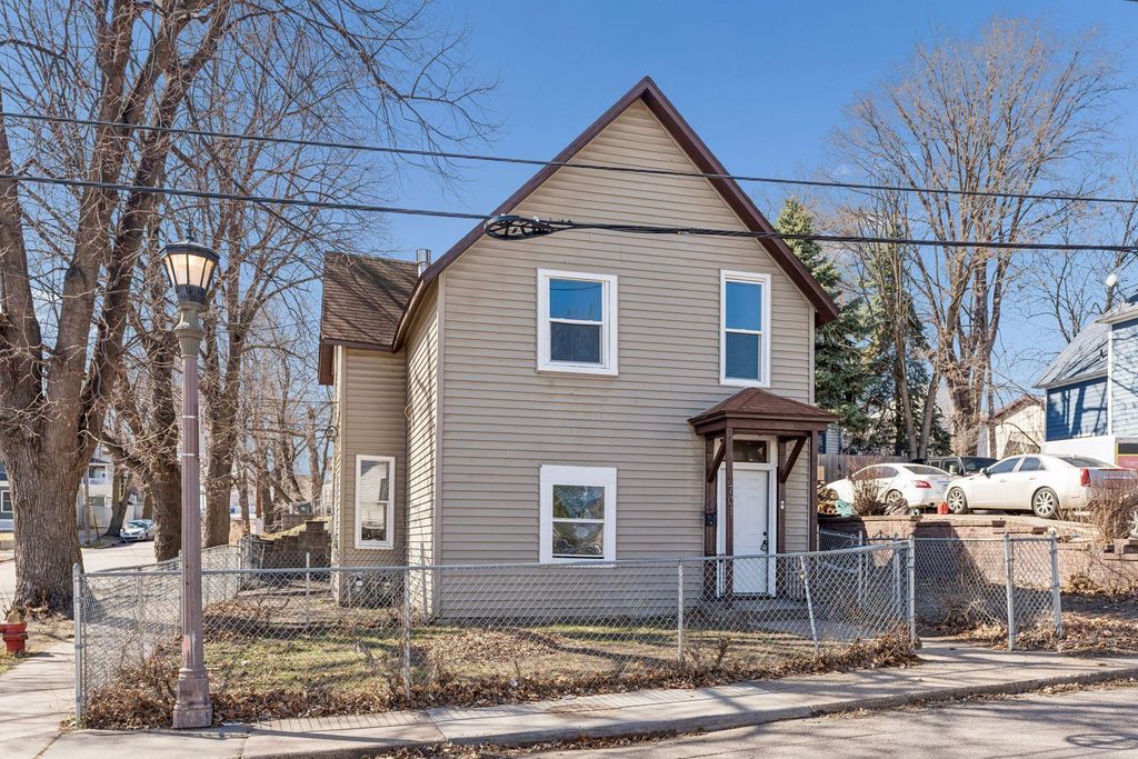 Photo of 701 Desoto Street, Saint Paul, MN 55130 (MLS # 7044104)