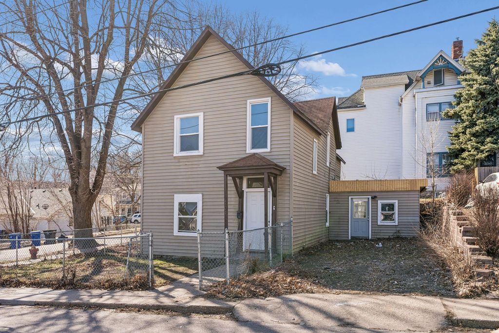 Photo of 701 Desoto Street, Saint Paul, MN 55130 (MLS # 7044104)