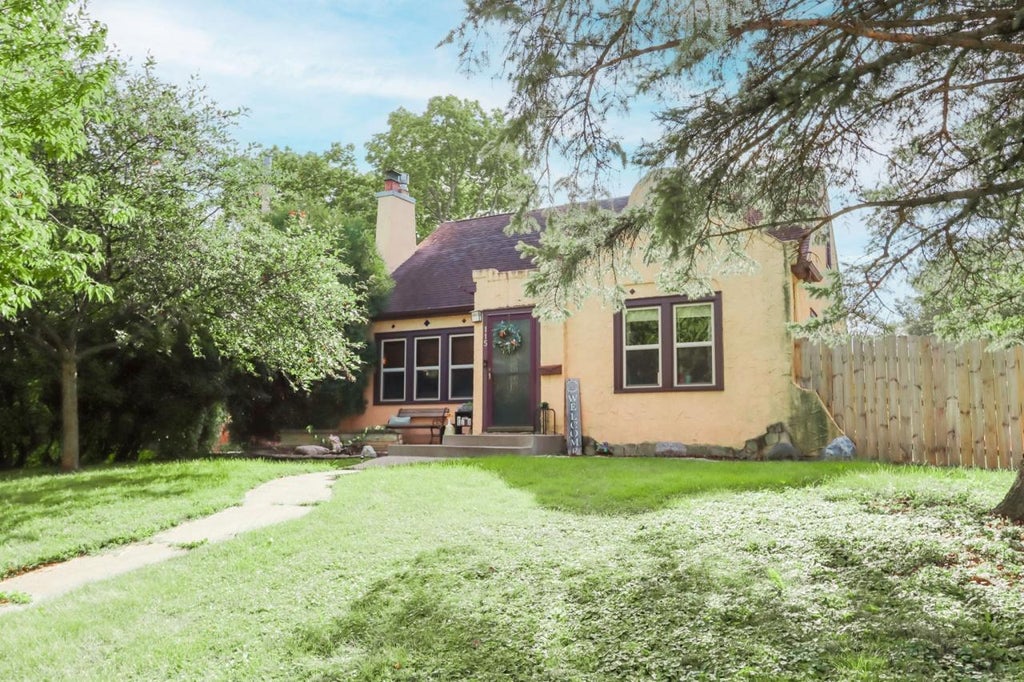 Photo of 115 Hinckley Street, Mankato, MN 56001 (MLS # 7135841)