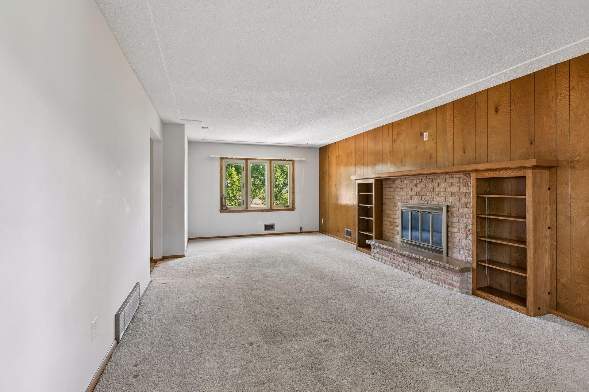 9116 34 1/2 Avenue N