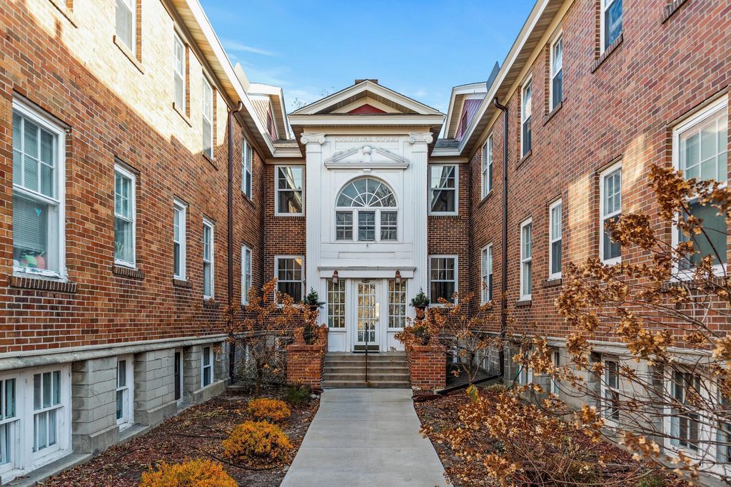 Photo of 3909 Aldrich Avenue S #3, Minneapolis, MN 55409 (MLS # 6820924)