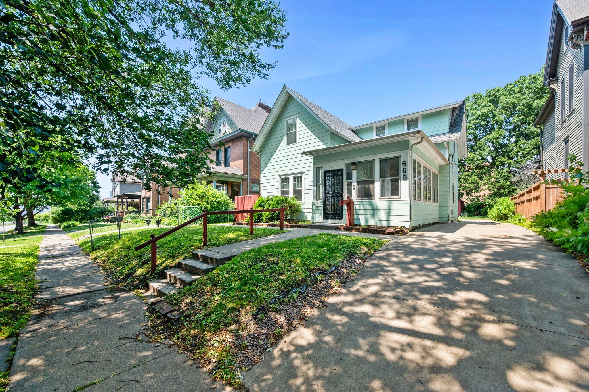 665 5th Street E