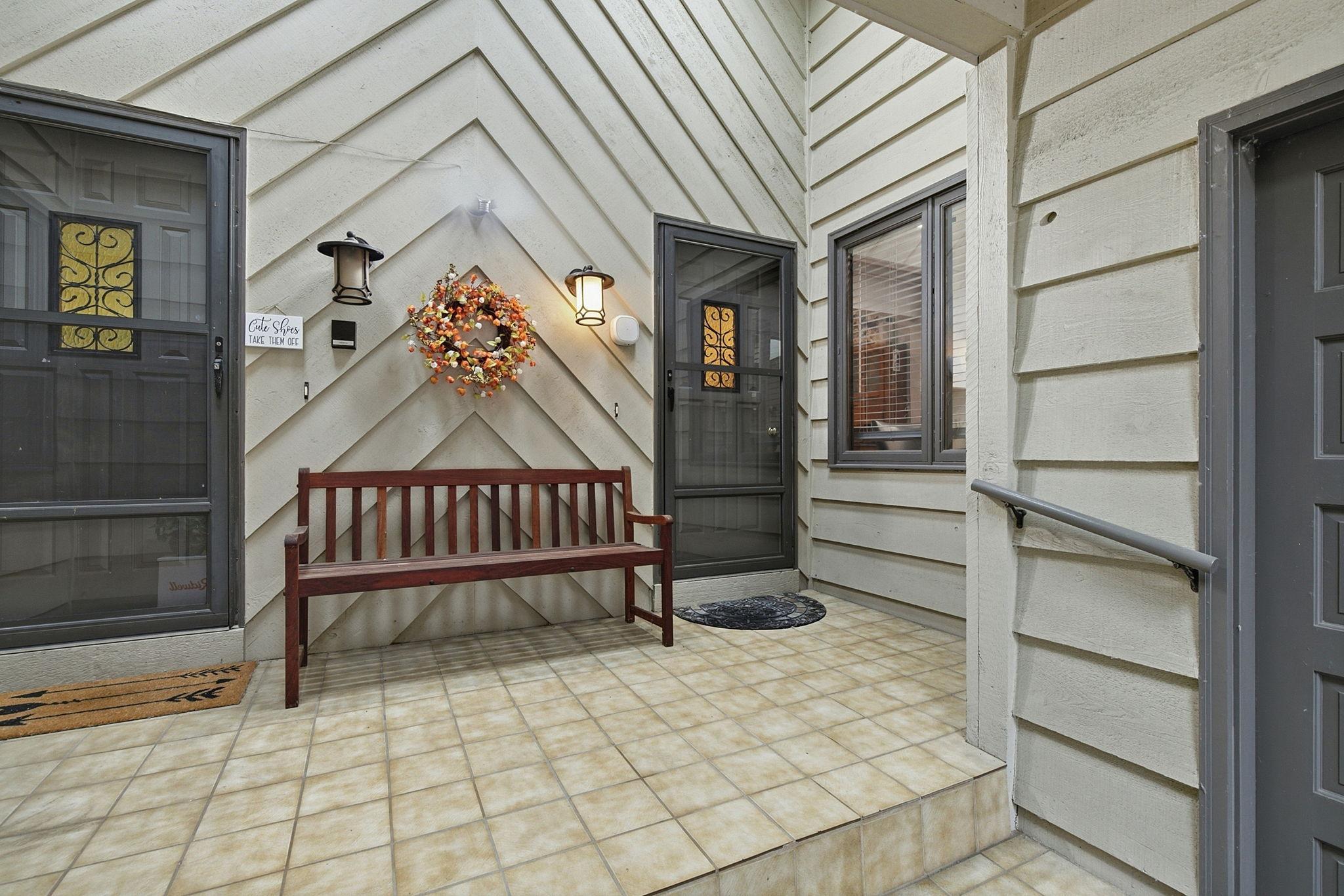 1289 Black Oaks Court N
