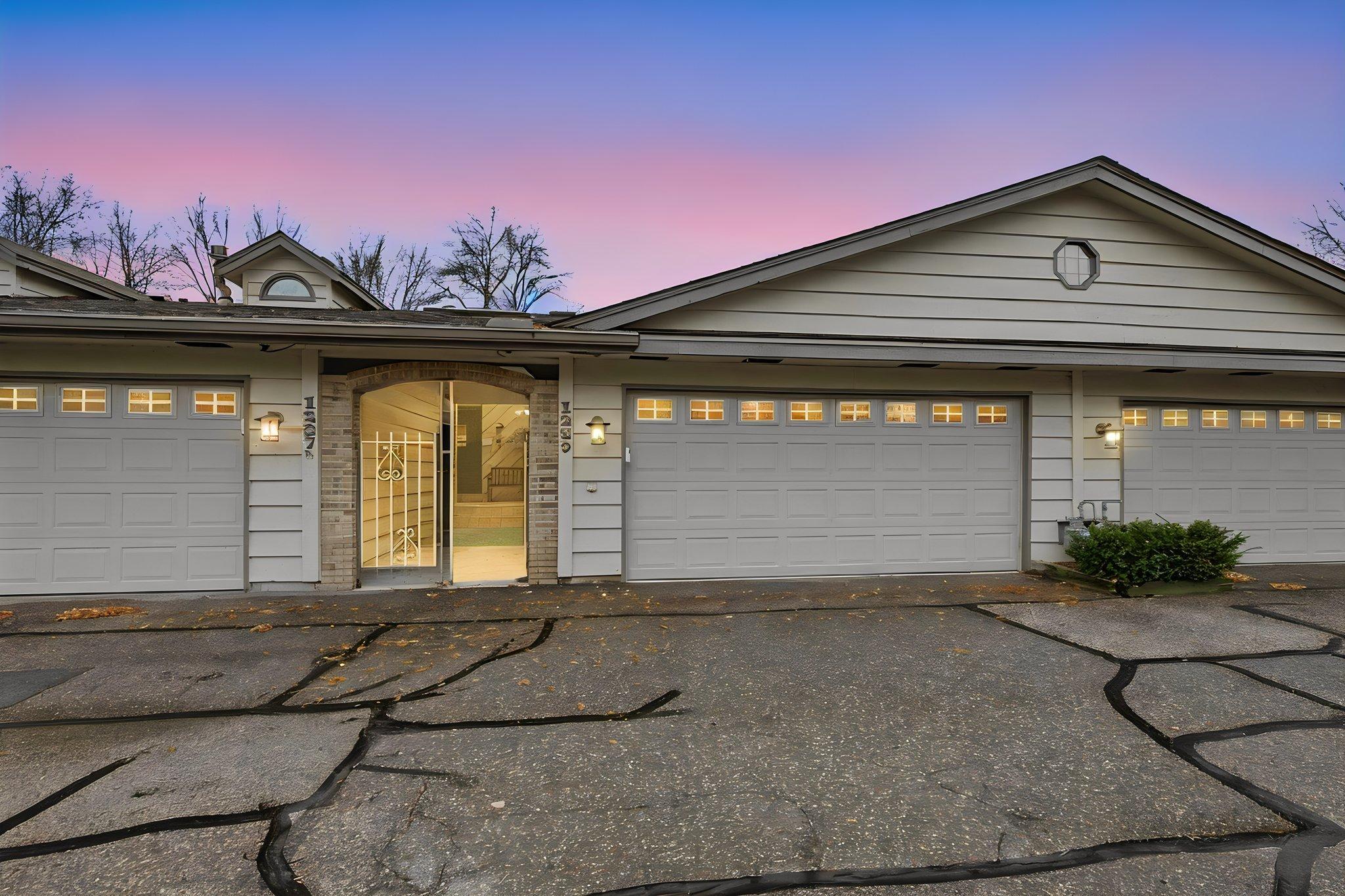 1289 Black Oaks Court N