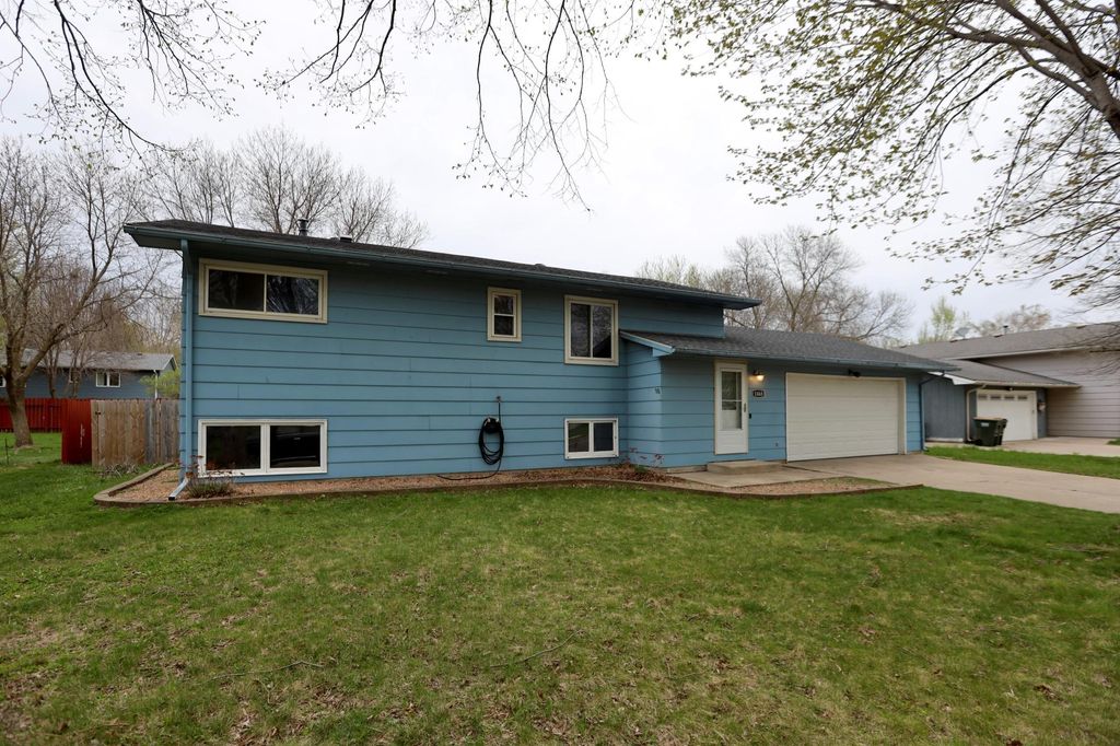 Photo of 1468 Loren Street, Saint Peter, MN 56082 (MLS # 7062758)