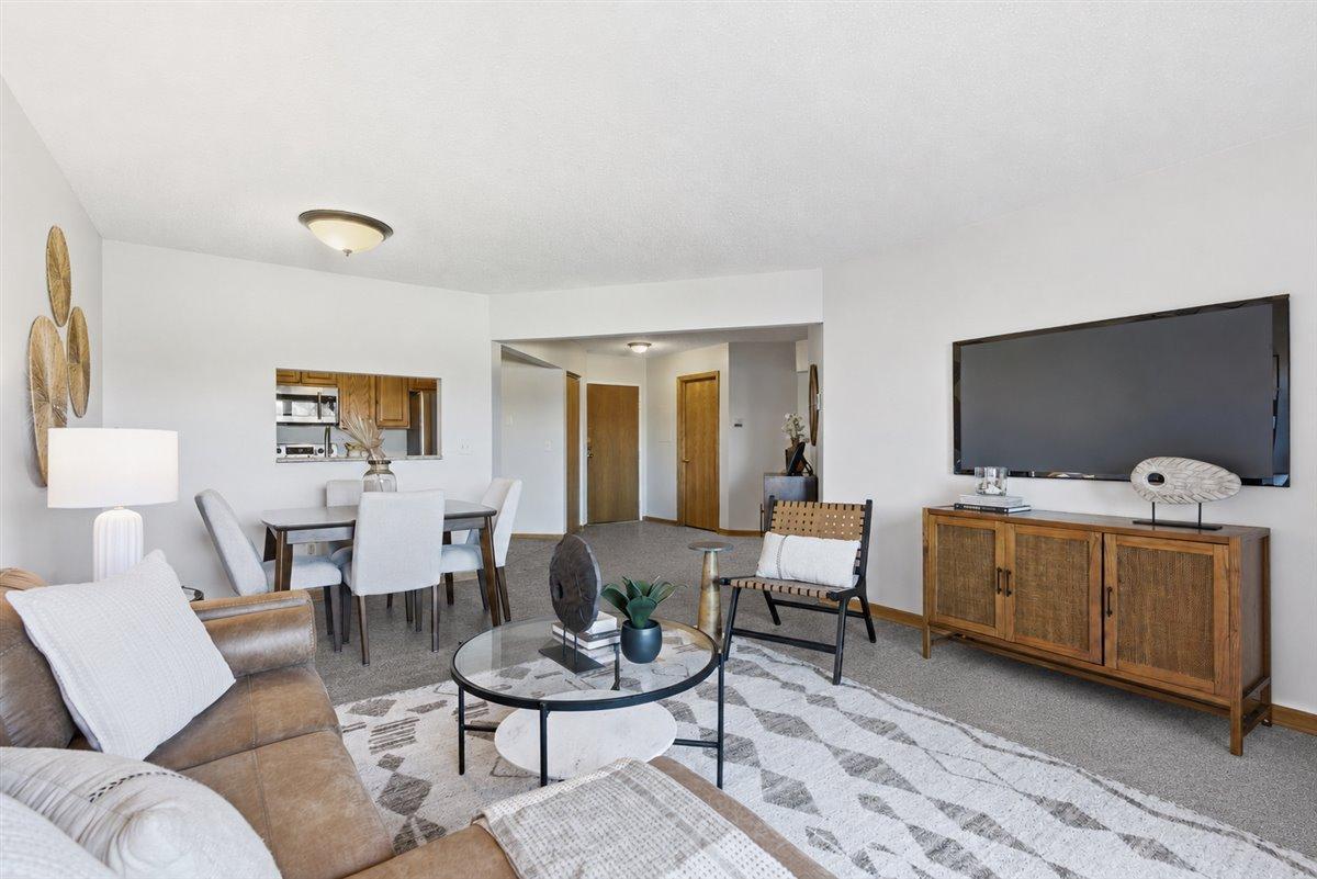 2425 E Franklin Avenue 212