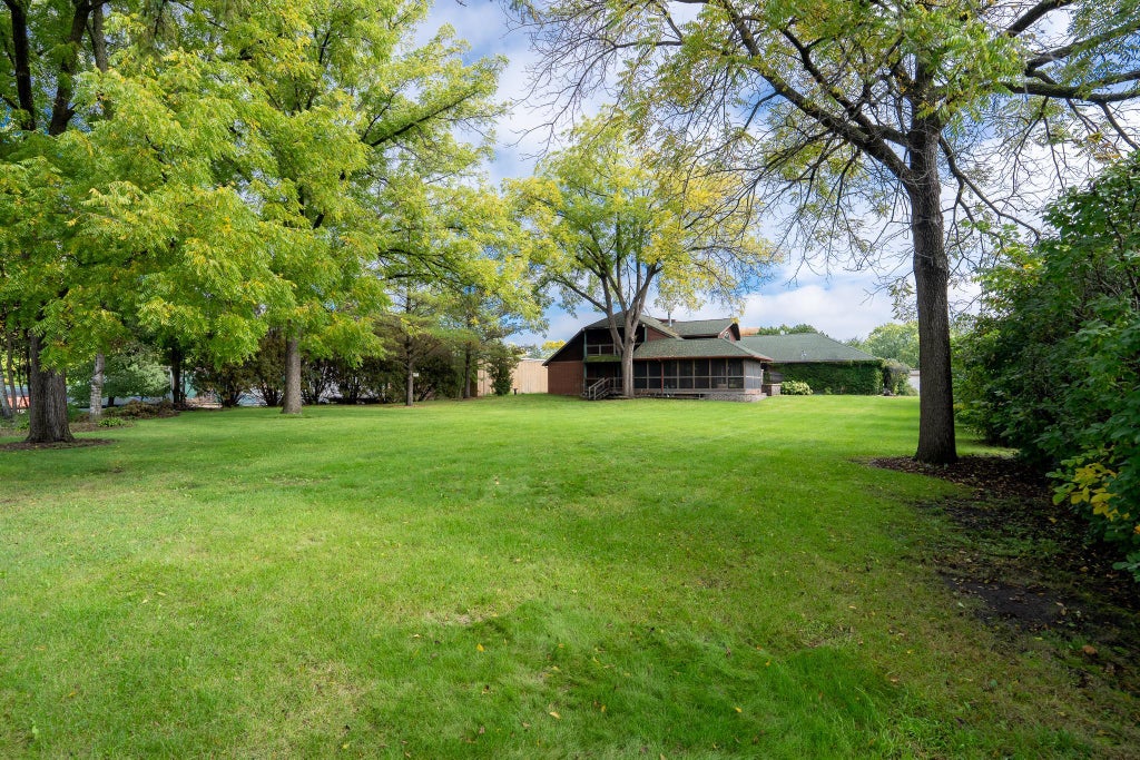 Photo of 997 Roberts Road SW, Hutchinson, MN 55350 (MLS # 7152844)