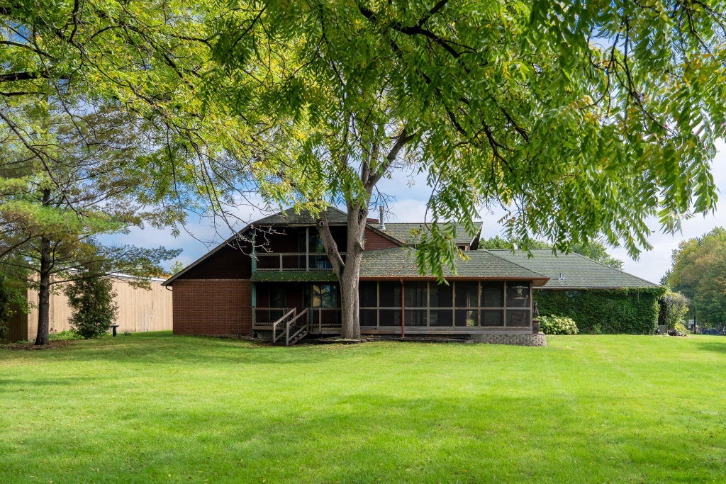 Photo of 997 Roberts Road SW, Hutchinson, MN 55350 (MLS # 7152844)