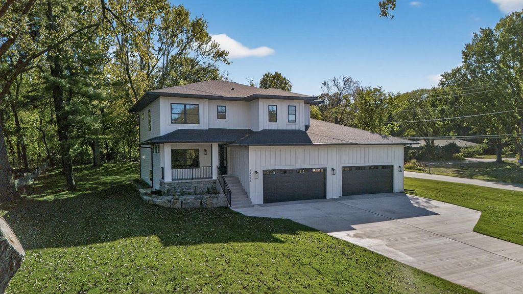 Photo of 14329 Prince Place Pl, Minnetonka, MN 55345 (MLS # 6807769)