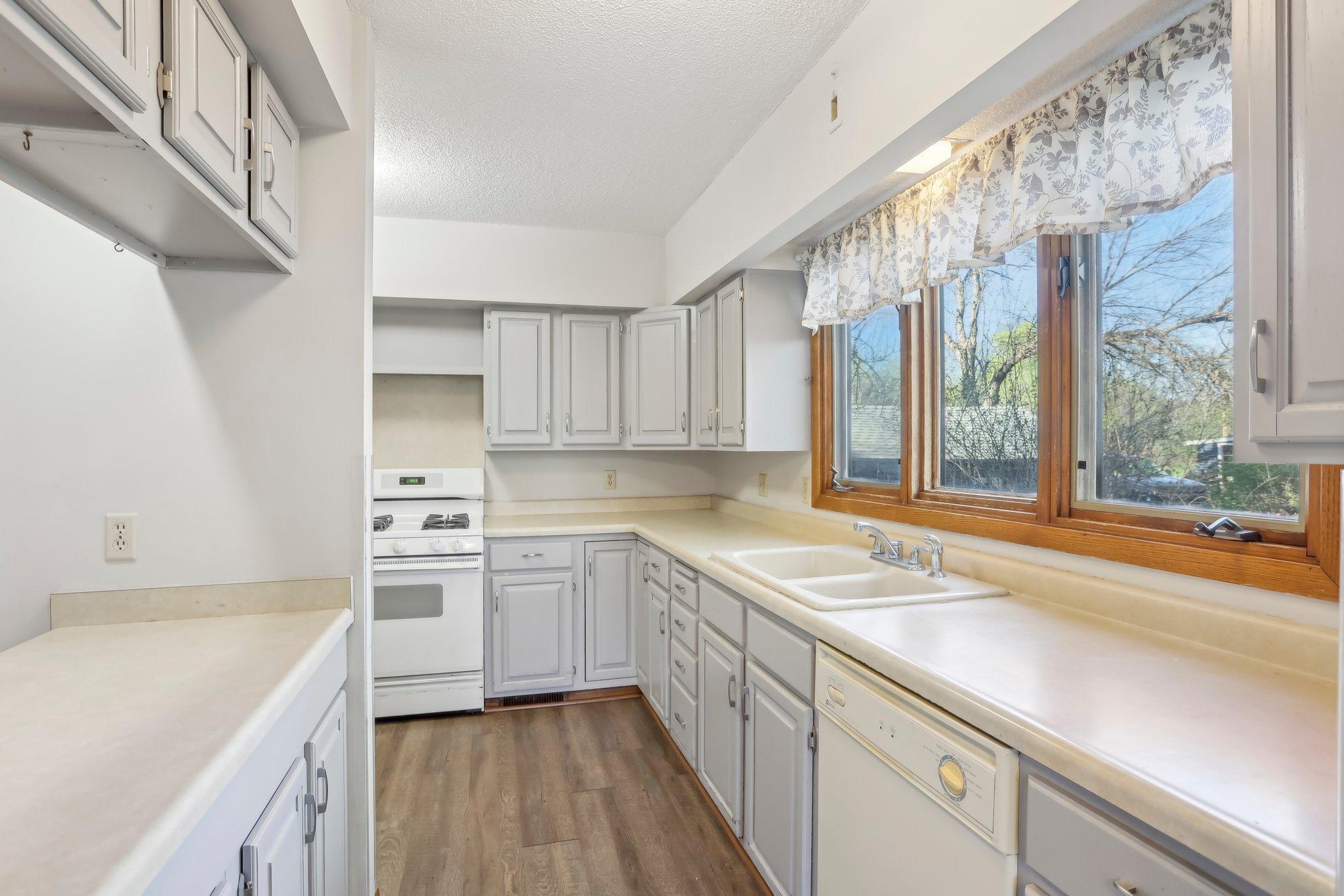 13753 Forest Boulevard N