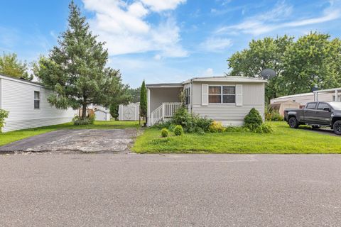 2460 E Elkhart E Maplewood MN 55119