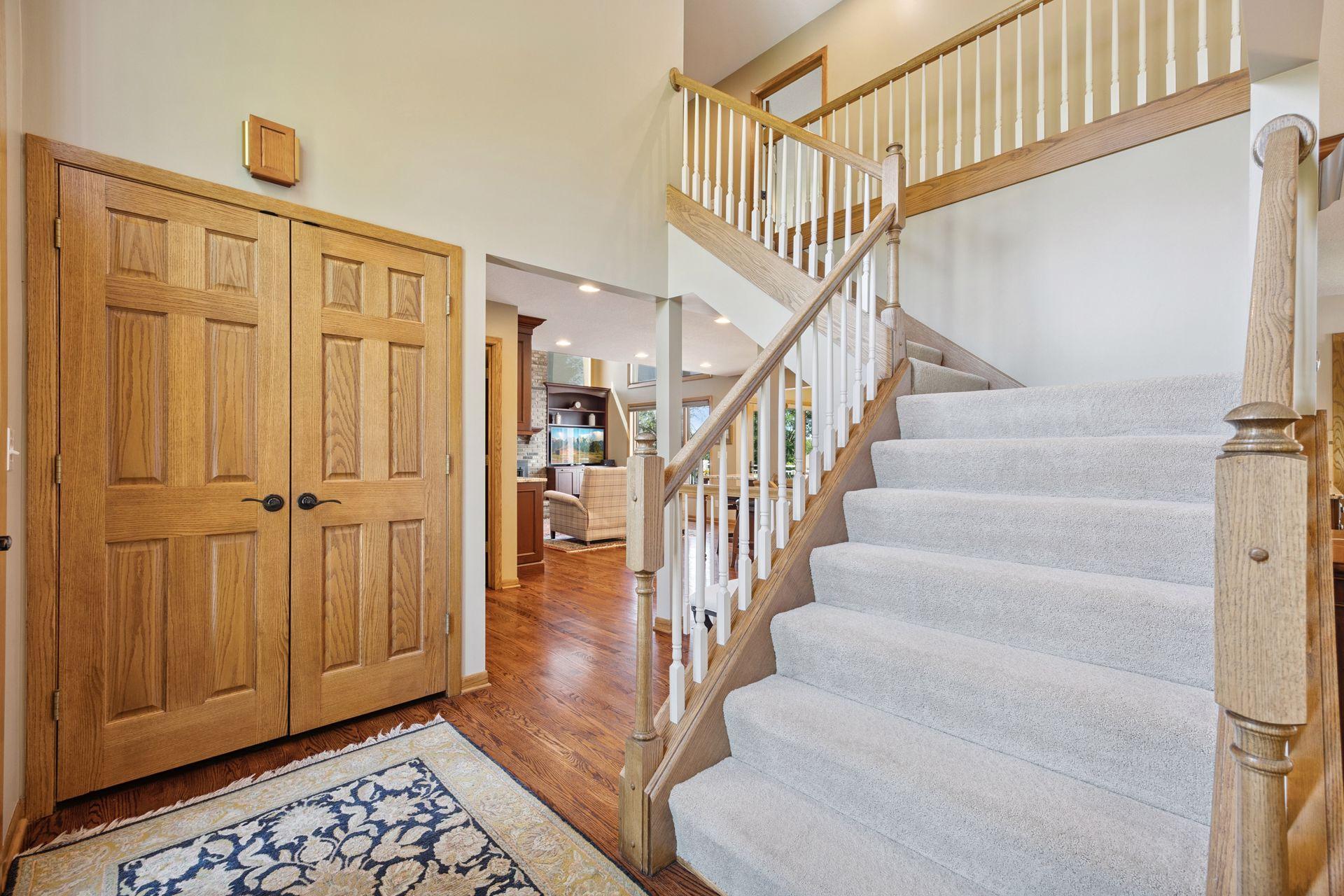 895 Mendakota Court