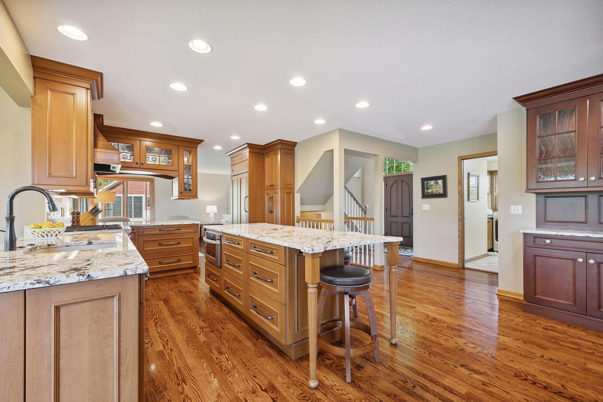 895 Mendakota Court