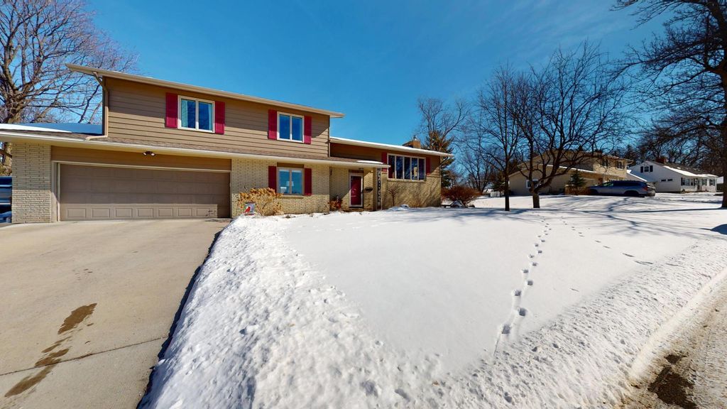 Photo of 319 Garden Road, Albert Lea, MN 56007 (MLS # 7017653)