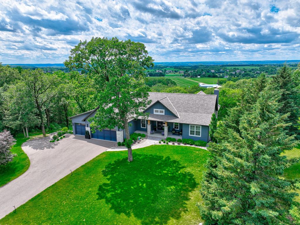 Photo of 416 Eagle Bluff Drive, Hudson, WI 54016 (MLS # 7048978)