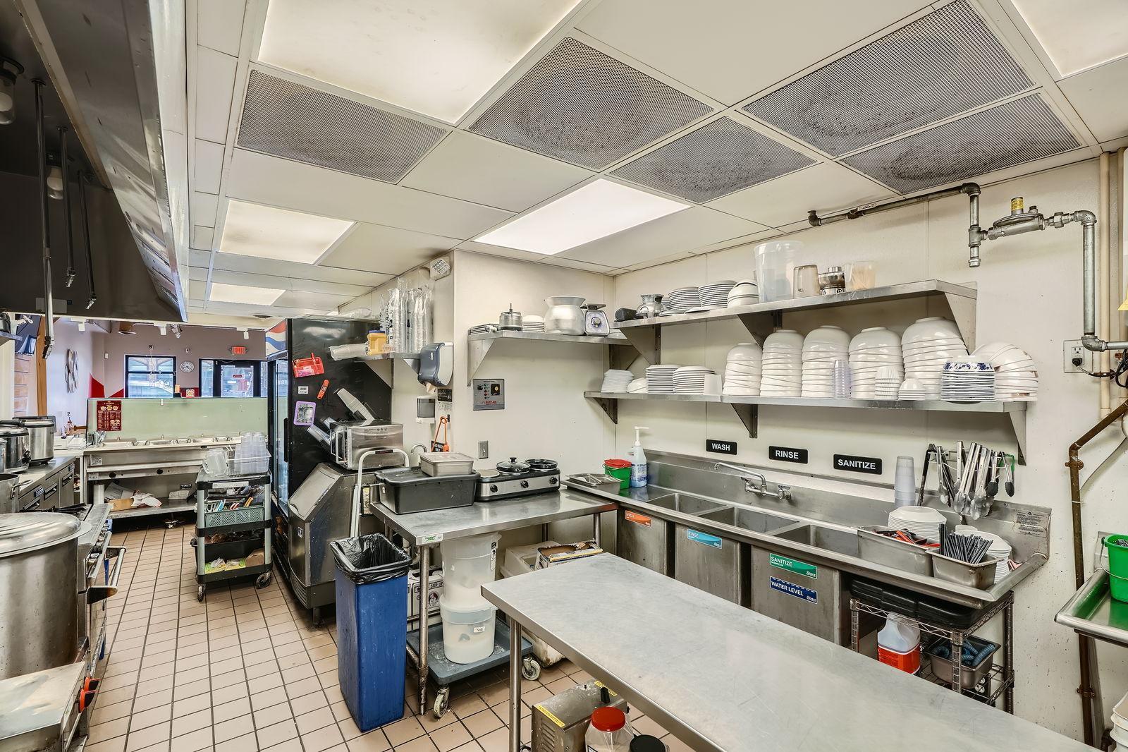 712 University Ave 102