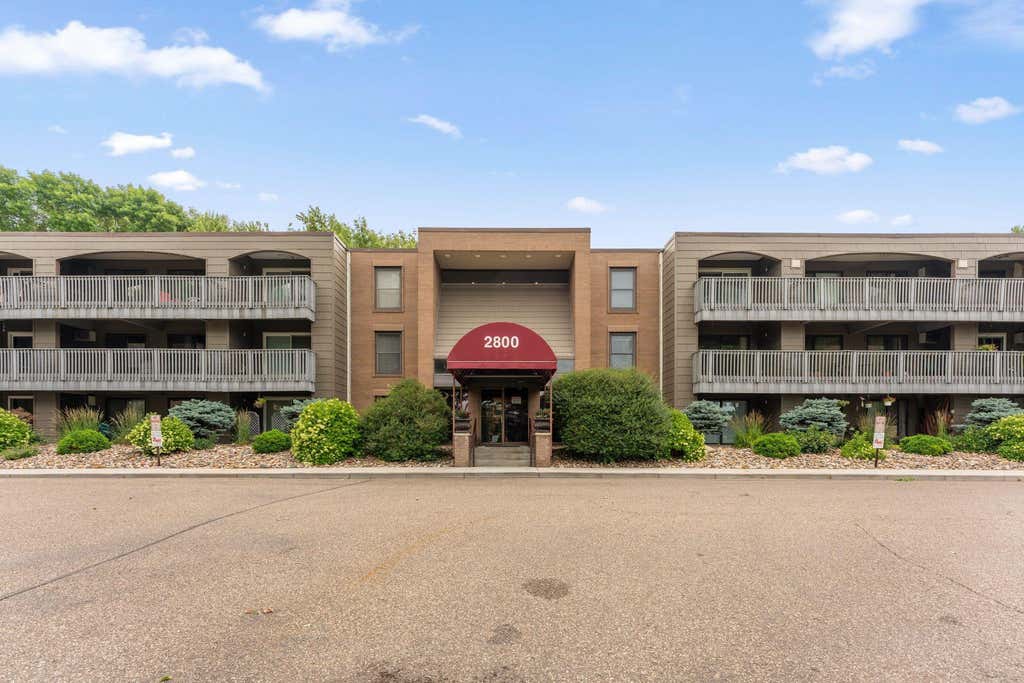 Photo of 2800 Hamline Avenue N #216, Roseville, MN 55113 (MLS # 7093814)