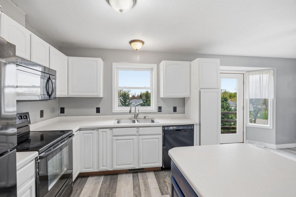 Photo of 618 Hunter Circle, Winsted, MN 55395 (MLS # 7065357)