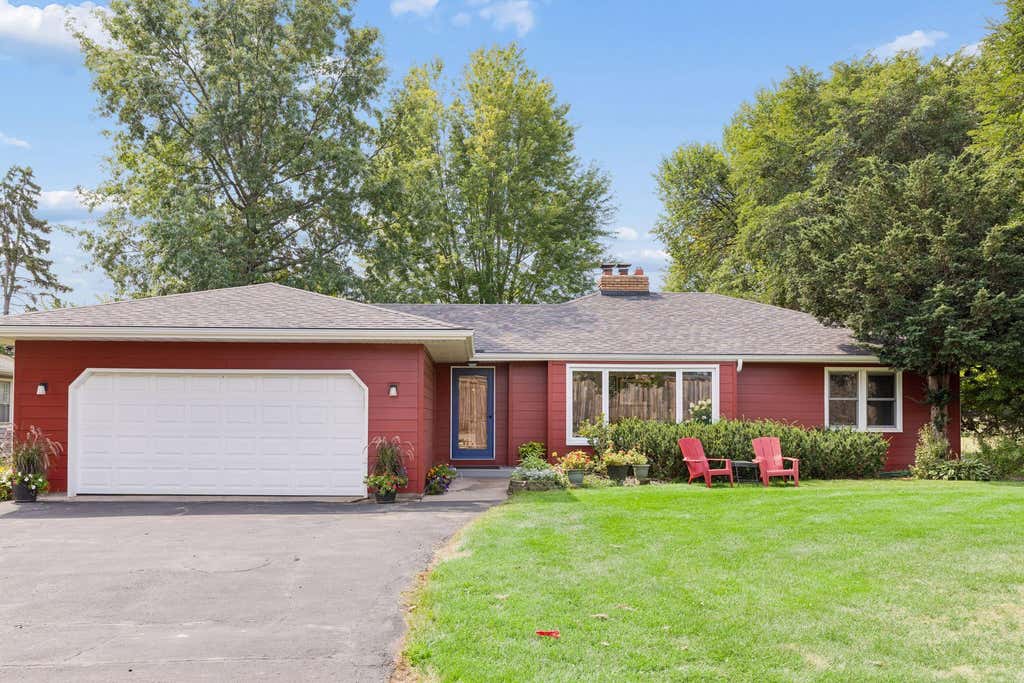 Photo of 5221 Olson Memorial Highway, Golden Valley, MN 55422 (MLS # 7102094)