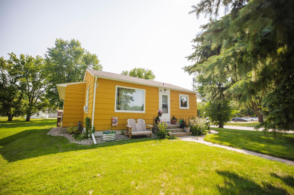 Photo of 511 W 11th Street, Morris, MN 56267 (MLS # 7125225)