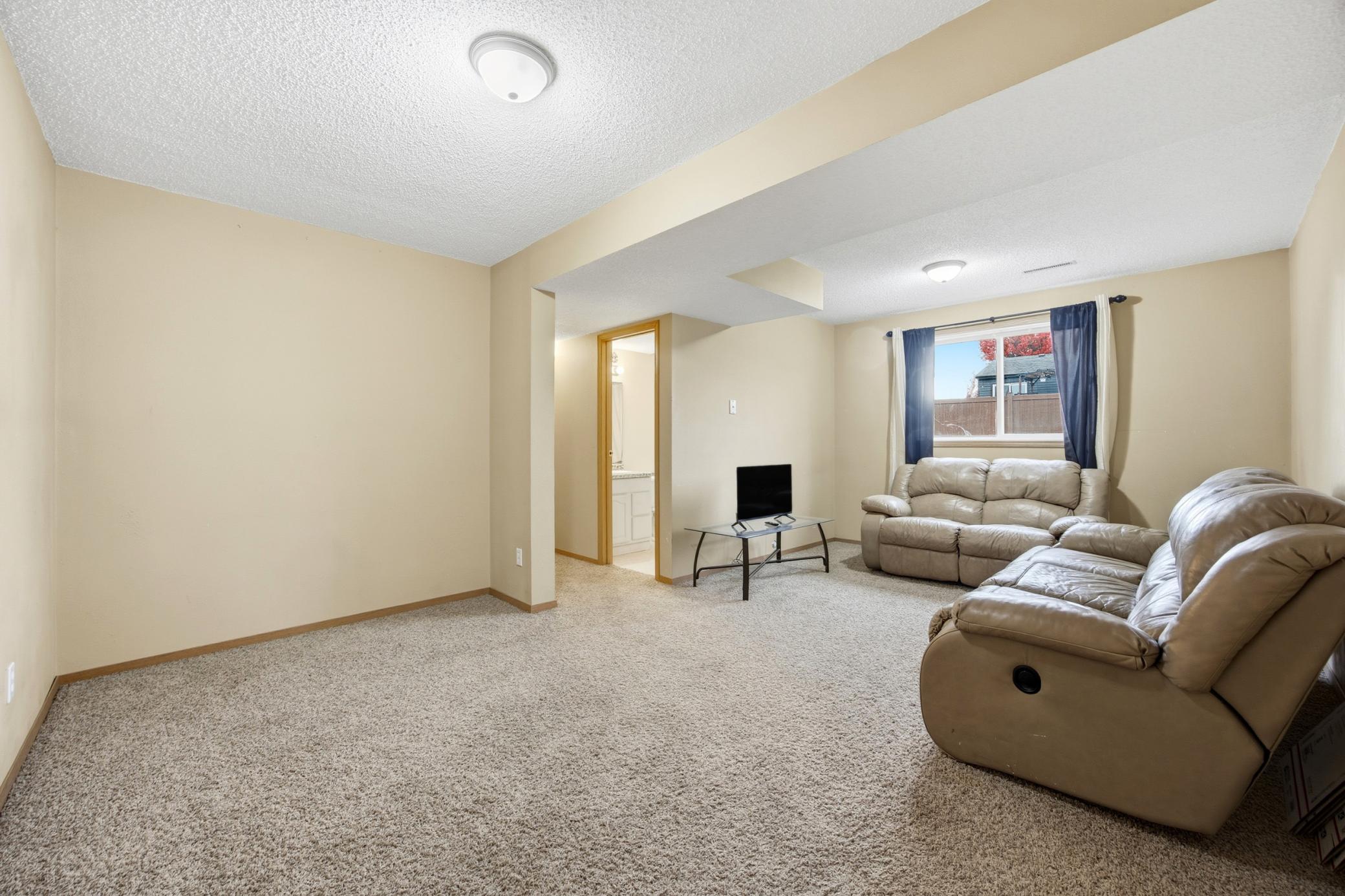 West Fargo, North Dakota 58078, United States, 3 Bedrooms Bedrooms, ,2 BathroomsBathrooms,Residential,Pending Sale,250150