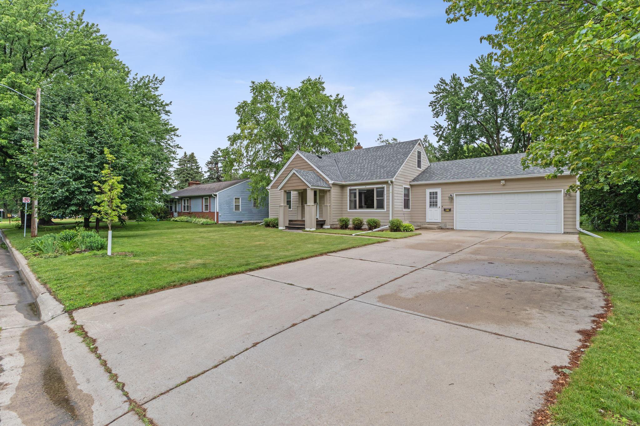 1405 Belmont Lane W