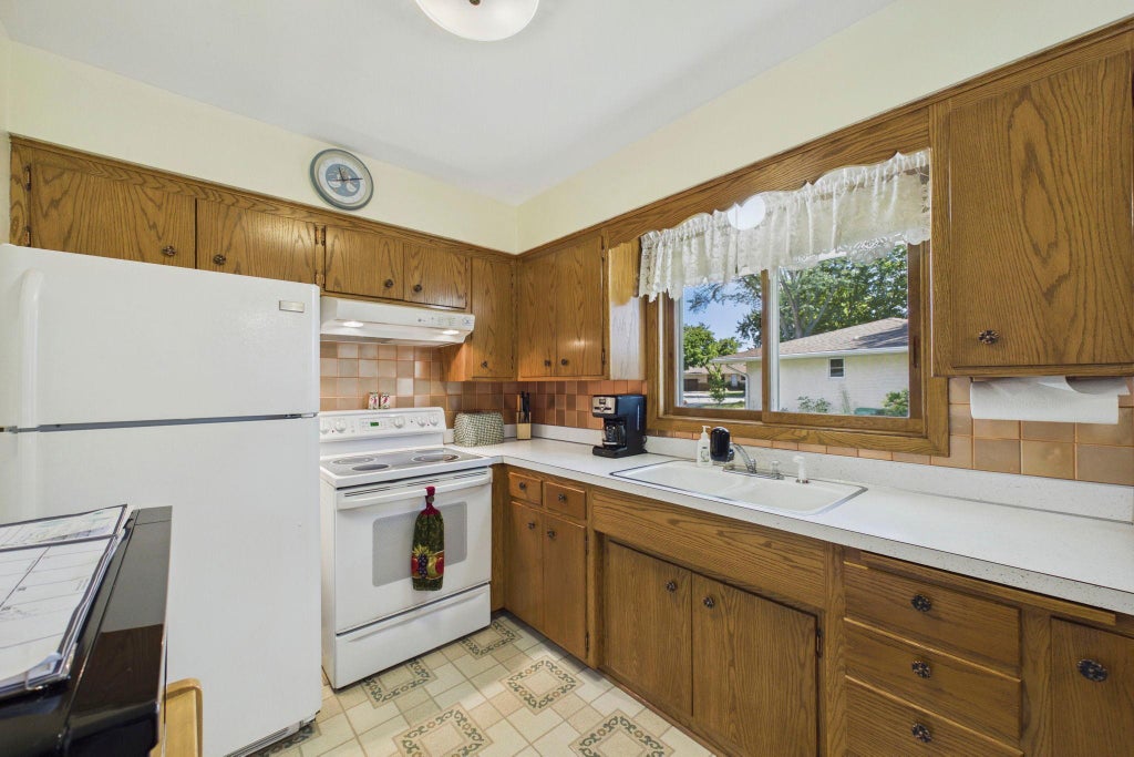 Photo of 2364 Saint Albans Street N, Roseville, MN 55113 (MLS # 7144584)