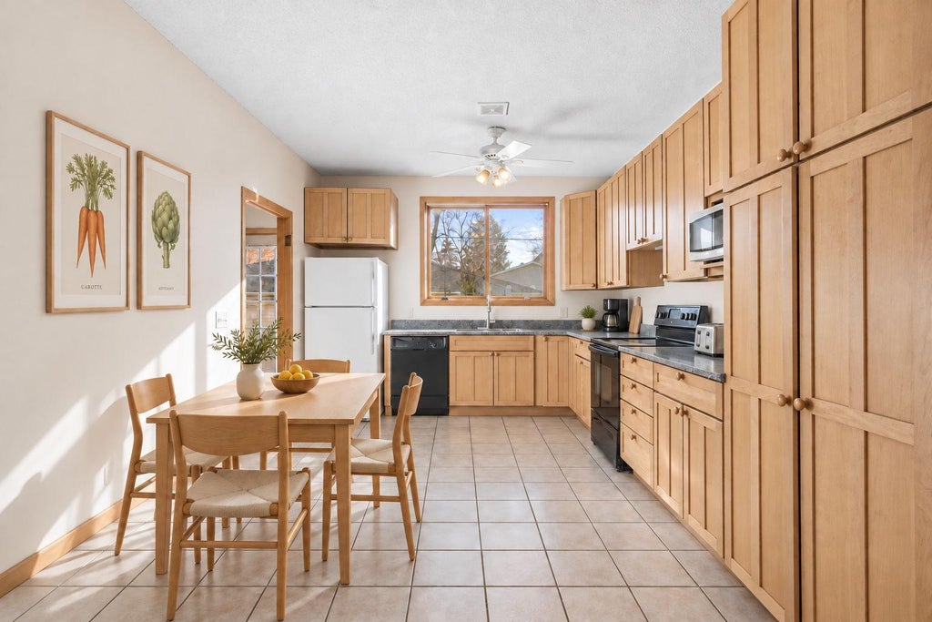 Photo of 1012 Burgess St ST, Saint Paul, MN 55103 (MLS # 7164548)