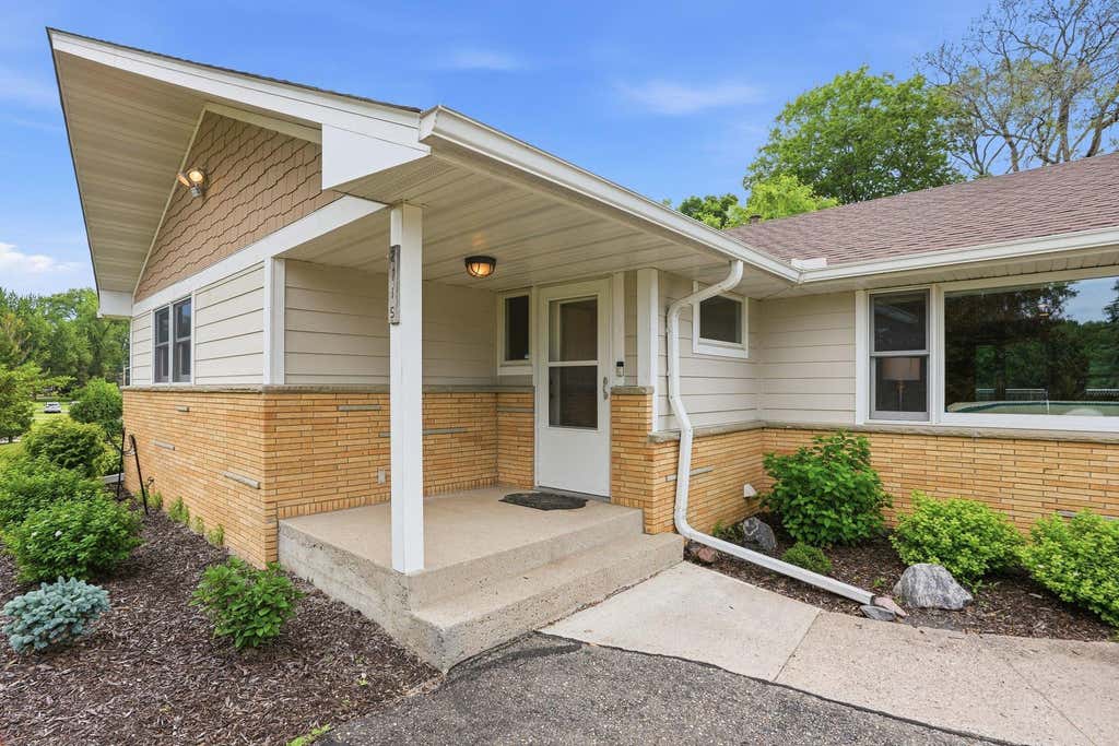 Photo of 2115 Toledo Avenue N, Golden Valley, MN 55422 (MLS # 7083388)