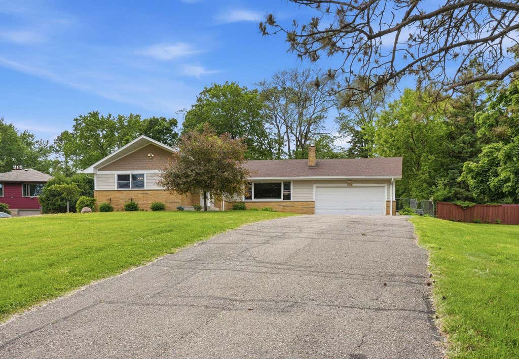 Photo of 2115 Toledo Avenue N, Golden Valley, MN 55422 (MLS # 7083388)