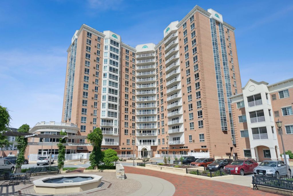 Photo of 6600 Lyndale Avenue S #503, Richfield, MN 55423 (MLS # 7002579)