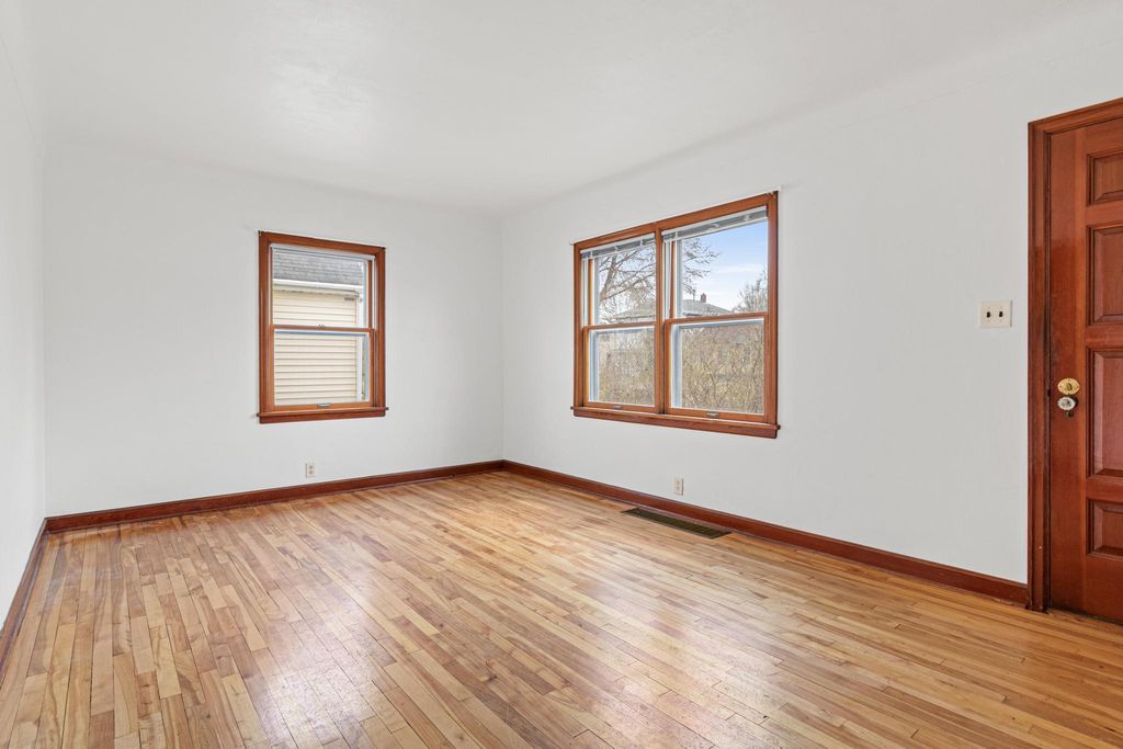 Photo of 1075 Seminary Avenue, Saint Paul, MN 55104 (MLS # 7036852)