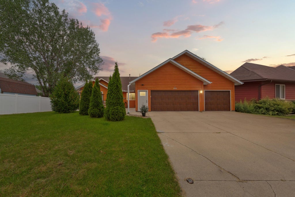 Photo of 1905 Prairie Lane NE, Owatonna, MN 55060 (MLS # 7129956)