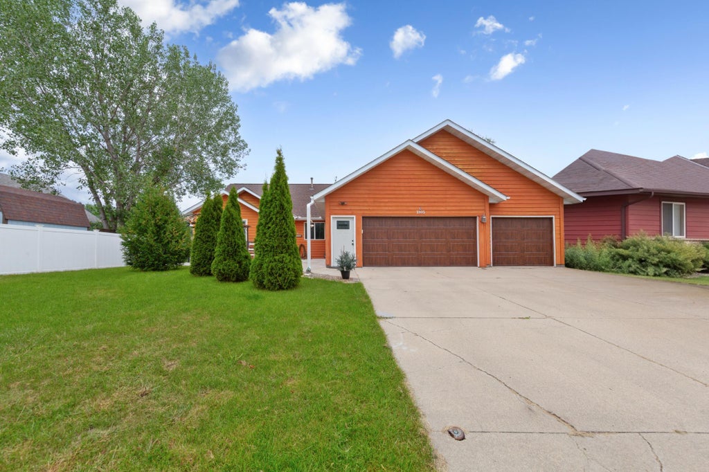 Photo of 1905 Prairie Lane NE, Owatonna, MN 55060 (MLS # 7129956)